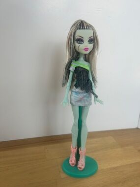 Figurine poupée Monster High Mattel Skultimate Frankie Stein